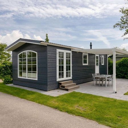 Recreatiepark Jachthaven De Veerstal Lathum - Luxe Chalet Bagian luar foto