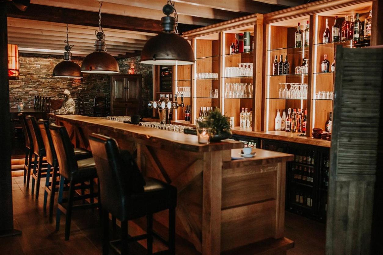 Recreatiepark Jachthaven De Veerstal Lathum - Luxe Chalet Bagian luar foto