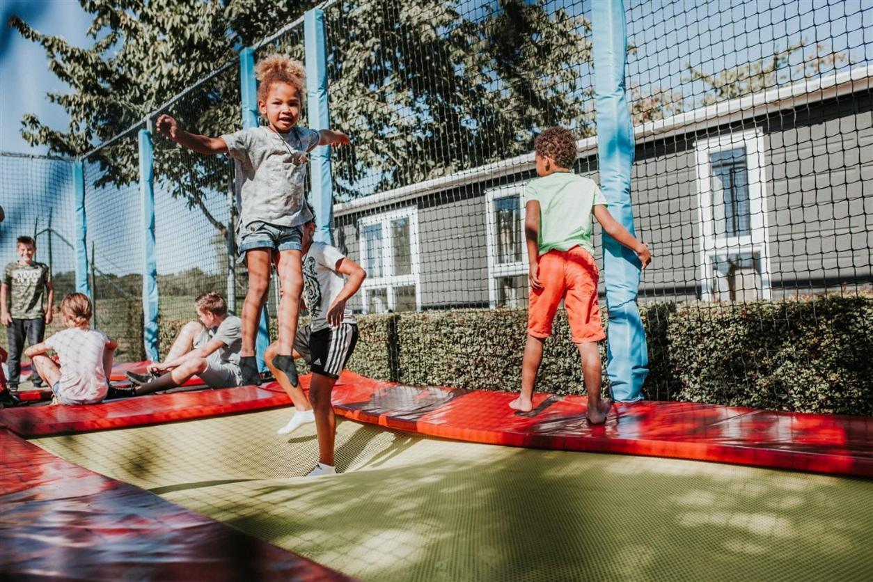 Recreatiepark Jachthaven De Veerstal Lathum - Luxe Chalet Bagian luar foto