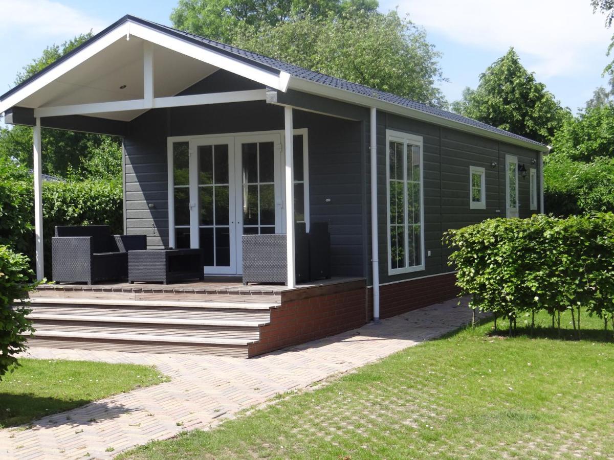 Recreatiepark Jachthaven De Veerstal Lathum - Luxe Chalet Bagian luar foto