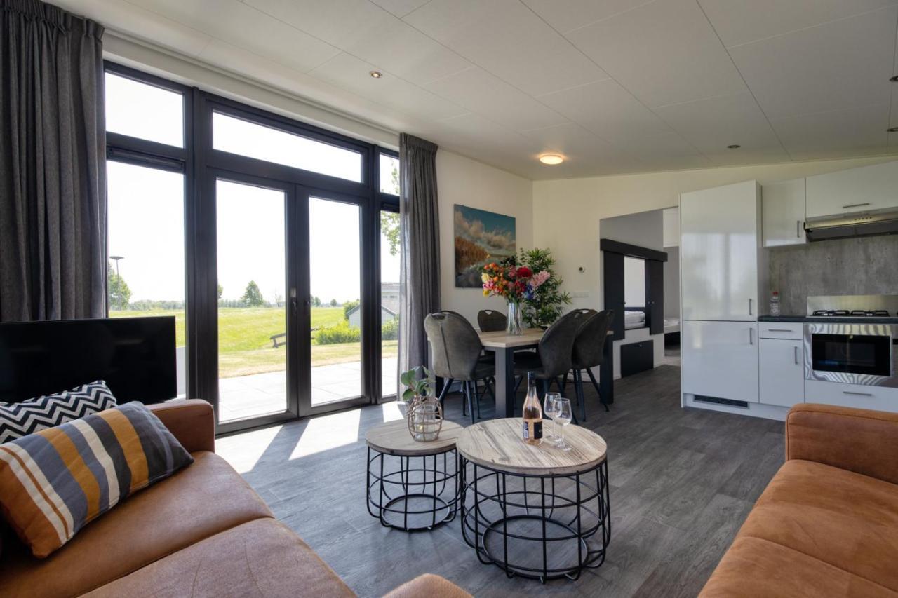 Recreatiepark Jachthaven De Veerstal Lathum - Luxe Chalet Bagian luar foto