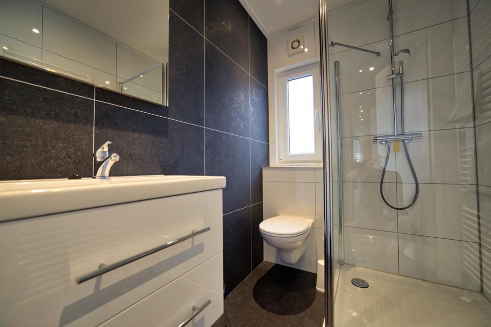 Recreatiepark Jachthaven De Veerstal Lathum - Luxe Chalet Bagian luar foto