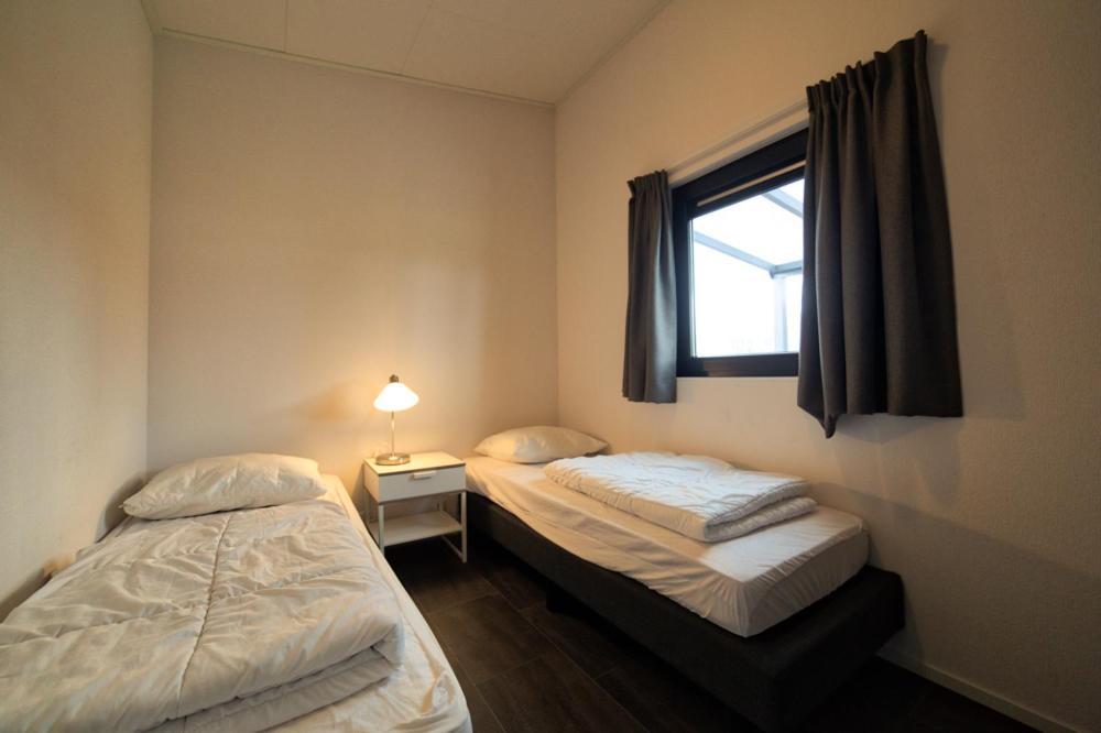 Recreatiepark Jachthaven De Veerstal Lathum - Luxe Chalet Bagian luar foto
