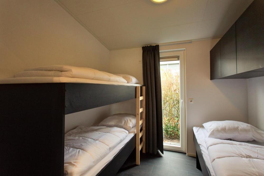 Recreatiepark Jachthaven De Veerstal Lathum - Luxe Chalet Bagian luar foto