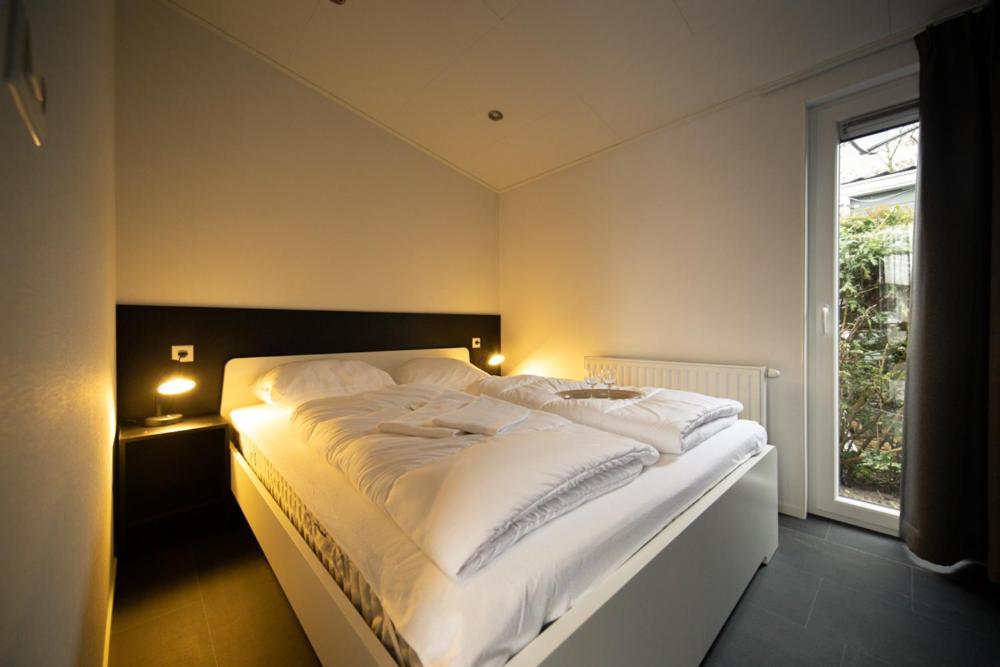 Recreatiepark Jachthaven De Veerstal Lathum - Luxe Chalet Bagian luar foto