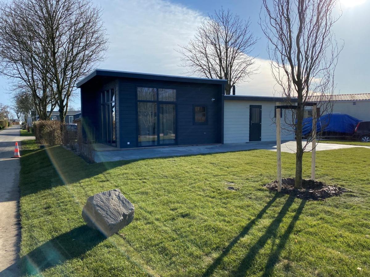 Recreatiepark Jachthaven De Veerstal Lathum - Luxe Chalet Bagian luar foto
