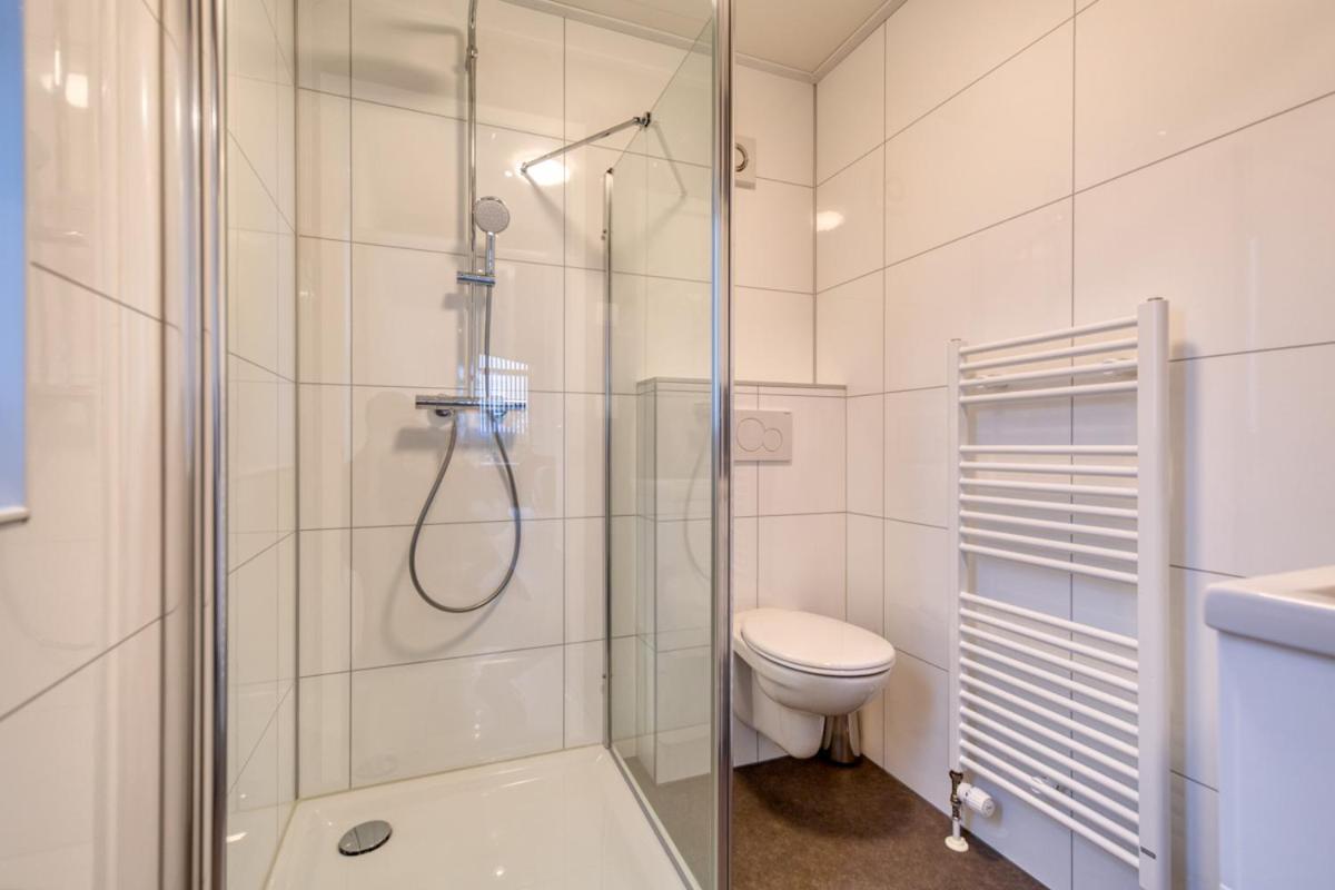 Recreatiepark Jachthaven De Veerstal Lathum - Luxe Chalet Bagian luar foto