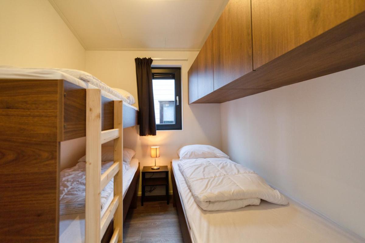 Recreatiepark Jachthaven De Veerstal Lathum - Luxe Chalet Bagian luar foto