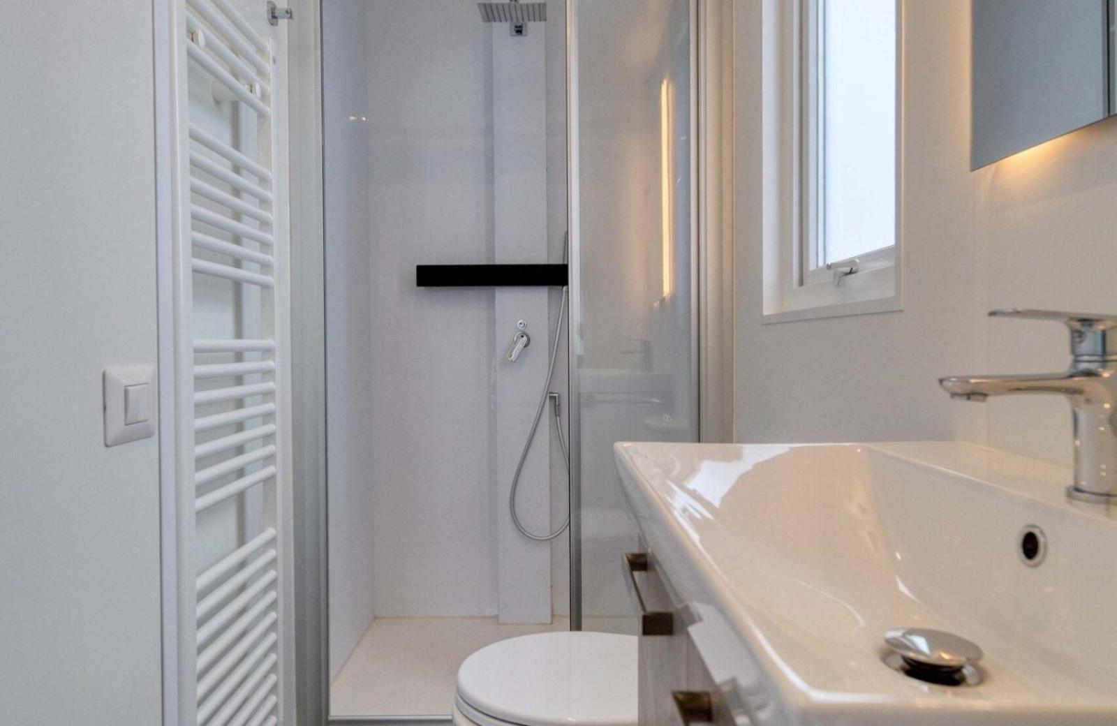 Recreatiepark Jachthaven De Veerstal Lathum - Luxe Chalet Bagian luar foto