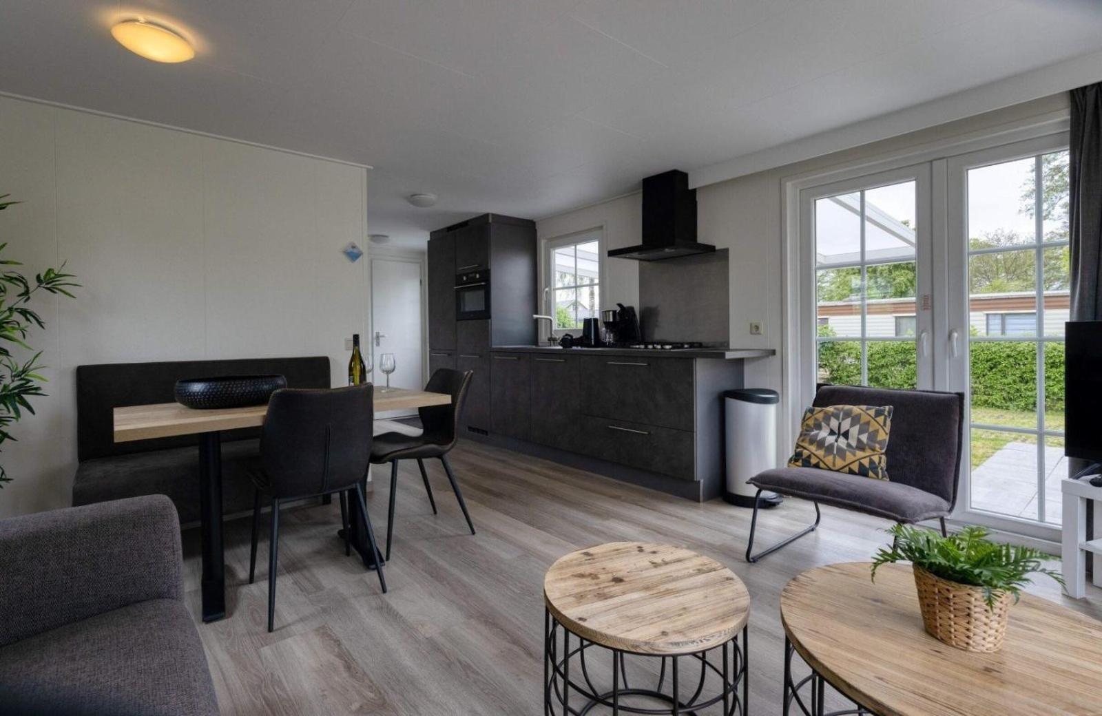 Recreatiepark Jachthaven De Veerstal Lathum - Luxe Chalet Bagian luar foto